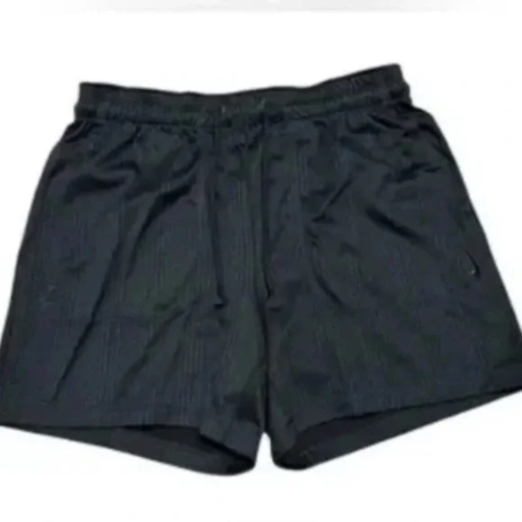 Nike Black Yoga Training Shorts 5" Length Size Large - Picture 1 of 6